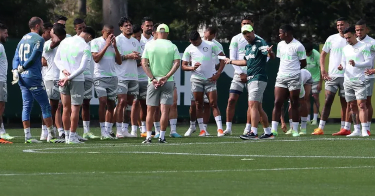 Abel conversa com o elenco do Palmeiras. Foto: Cesar Greco/Palmeiras