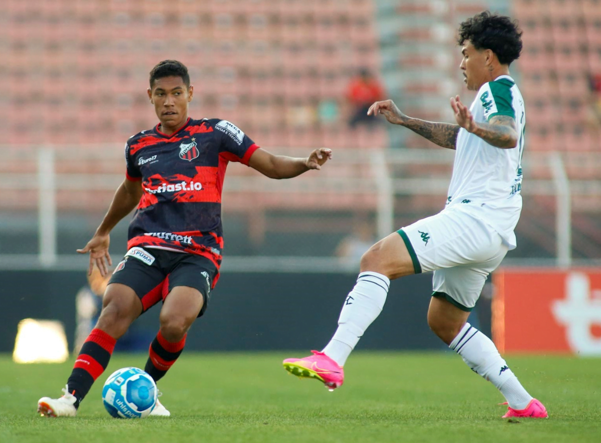 imagem da materia: Vinícius Prega Jogo Decisivo Diante do CRB na Série B