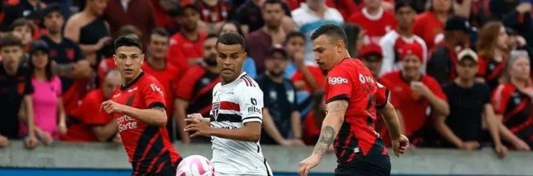 imagem da materia: Alisson é motivo de preocupação no São Paulo: atleta fará avaliação de lesão que pode tirá-lo do próximo jogo