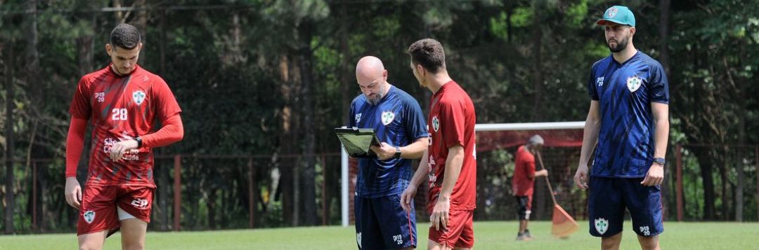 imagem da materia: Jogadores da Portuguesa voltam a treinar nesta segunda (30)