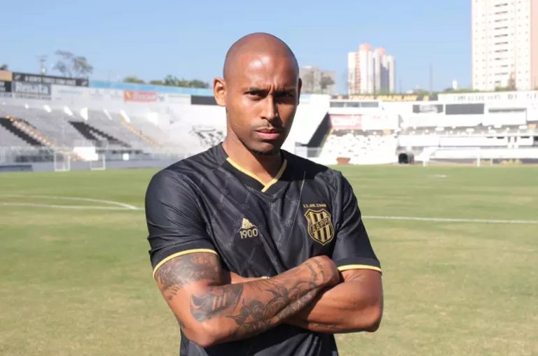 imagem da materia: Gabriel Silva rescinde com Ponte Preta