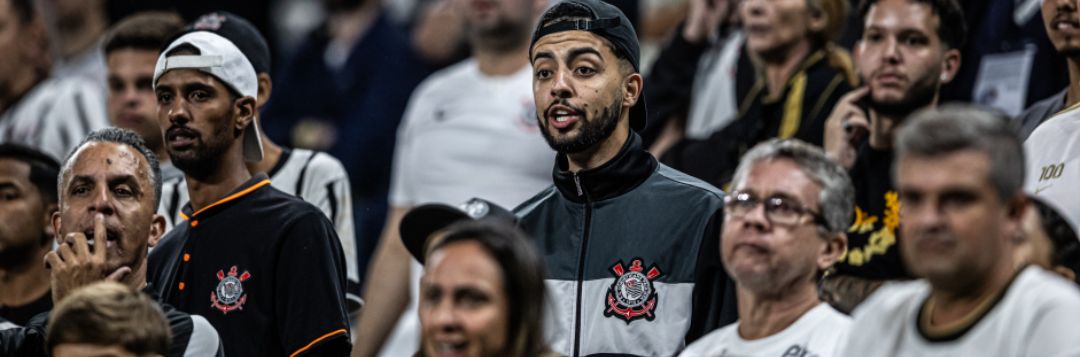 Torcida do Corinthians no confronto entre Corinthians e Athletico-PR