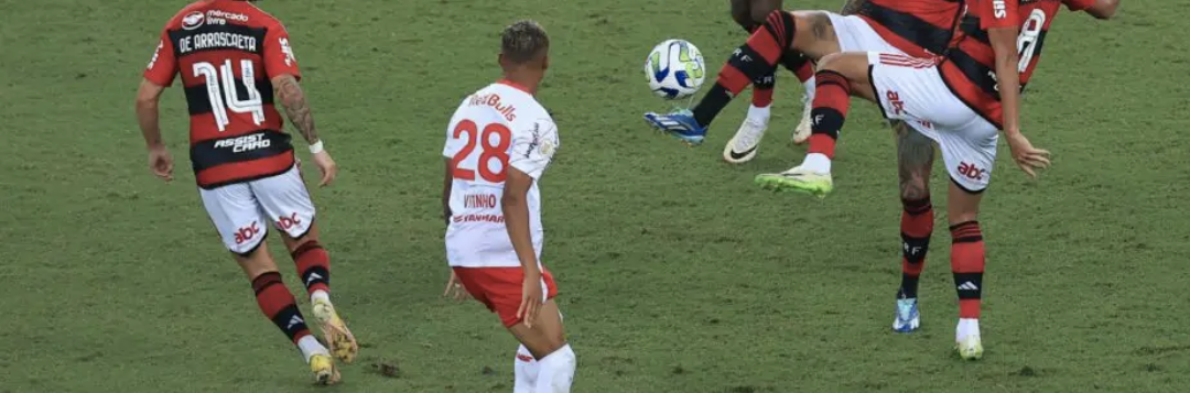 imagem da materia: Confira os lances da derrota do Bragantino para o Flamengo