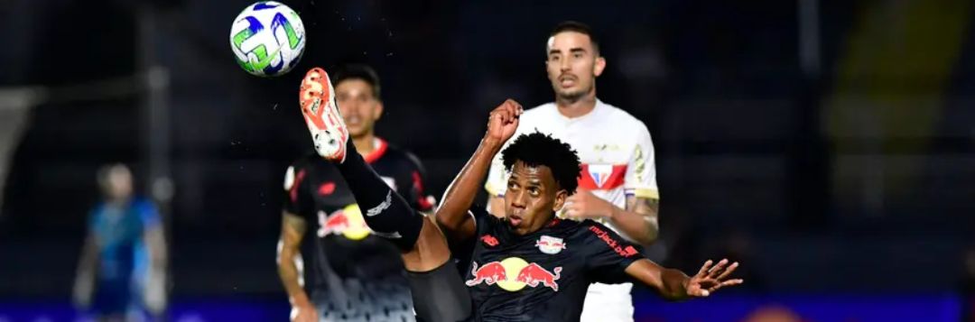 imagem da materia: Bragantino perde para Fortaleza em casa e sai da briga pelo título
