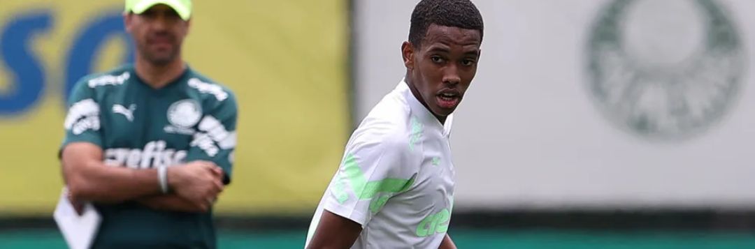 imagem da materia: Estêvão treina com os profissionais do Palmeiras