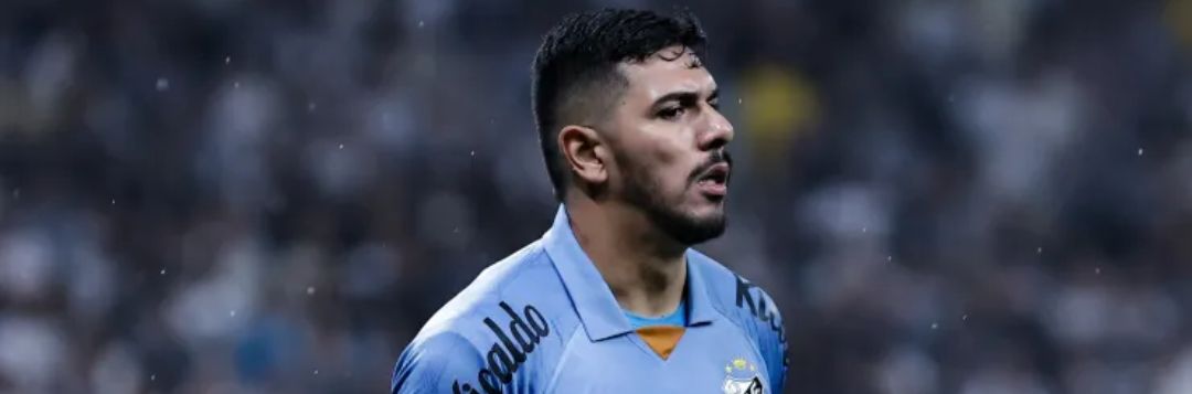 João Paulo, goleiro do Santos, durante partida da equipe.