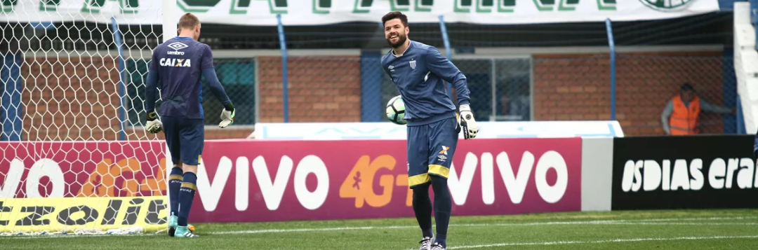 imagem da materia: Portuguesa Santista contrata o goleiro Vitor Prada