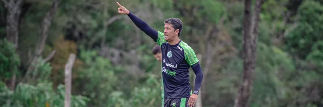 imagem da materia: Thiago Carpini recusa Santos e seguirá no Juventude