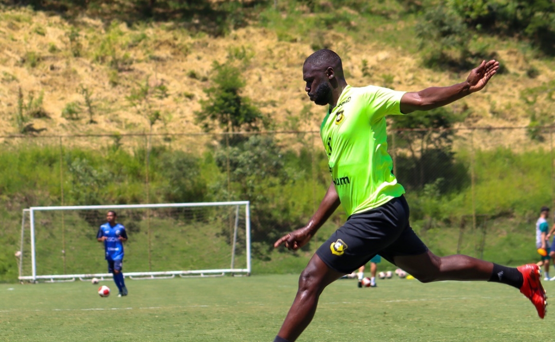 Rodrigo Souza/atacante