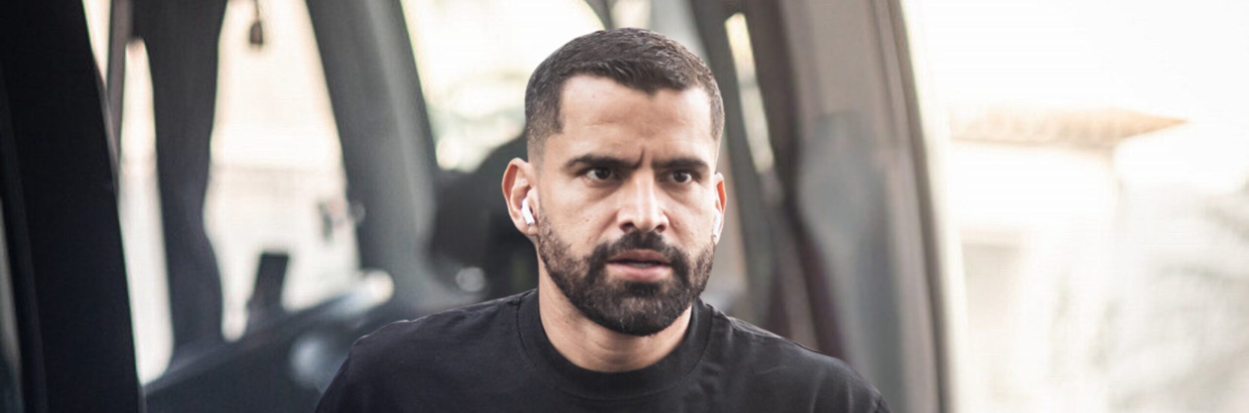 imagem da materia: Santos renova com Rincón por três anos