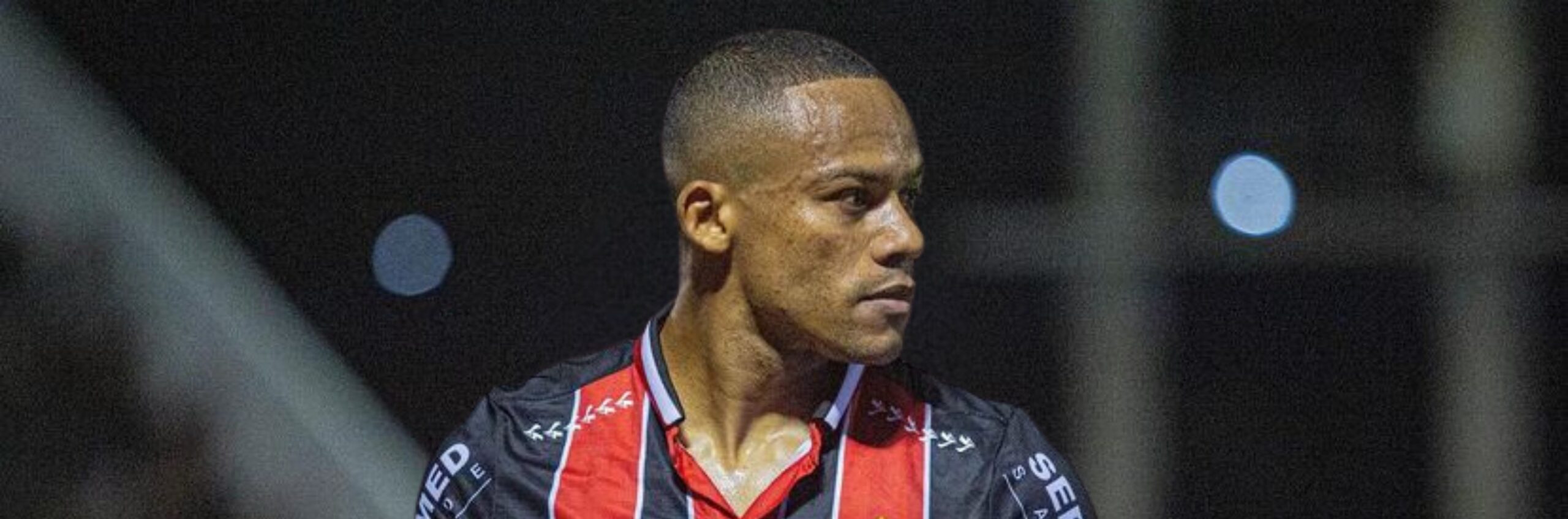 imagem da materia: Botafogo acerta renovação de Robinho até o fim de novembro