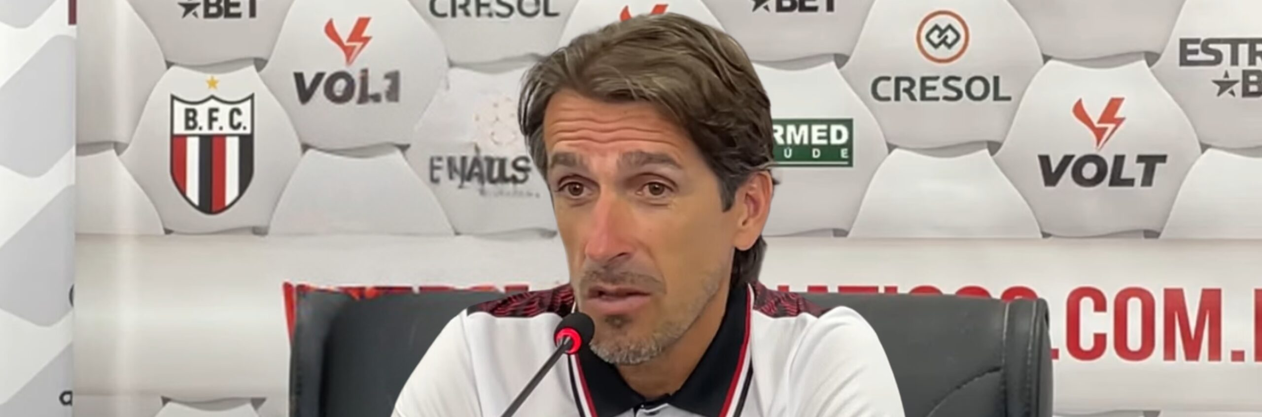 imagem da materia: Paulo Gomes cita postura da equipe do Botafogo em coletiva