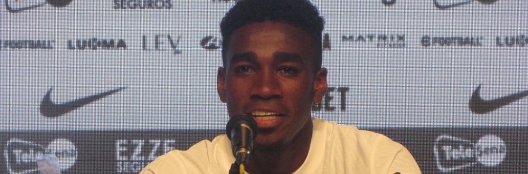 imagem da materia: Corinthians apresenta o zagueiro equatoriano Félix Torres