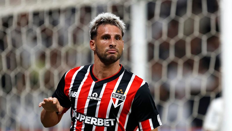 imagem da materia: São Paulo vence Corinthians e quebra tabu na Néo Química Arena