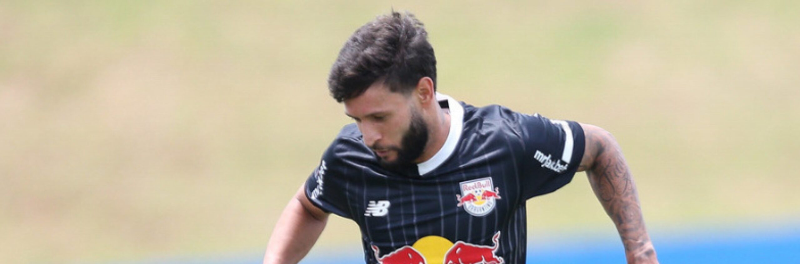 imagem da materia: Juninho Capixaba não viaja para a Colômbia e preocupa Bragantino