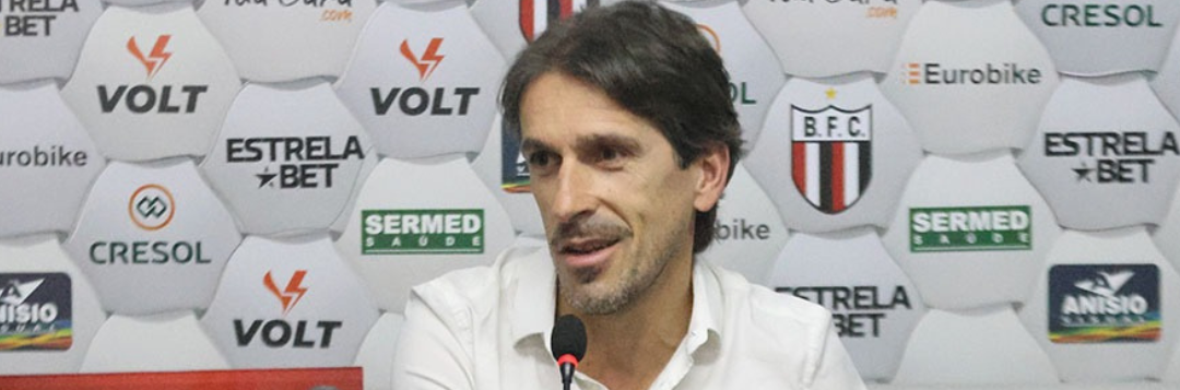 imagem da materia: Apesar da derrota, Paulo Gomes exalta atuação do Botafogo