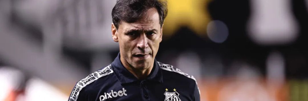 imagem da materia: Santos quita dívida com o técnico Fabián Bustos
