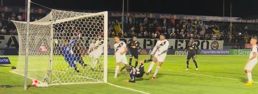 imagem da materia: Red Bull Bragantino vence Ponte Preta e mantém a liderança