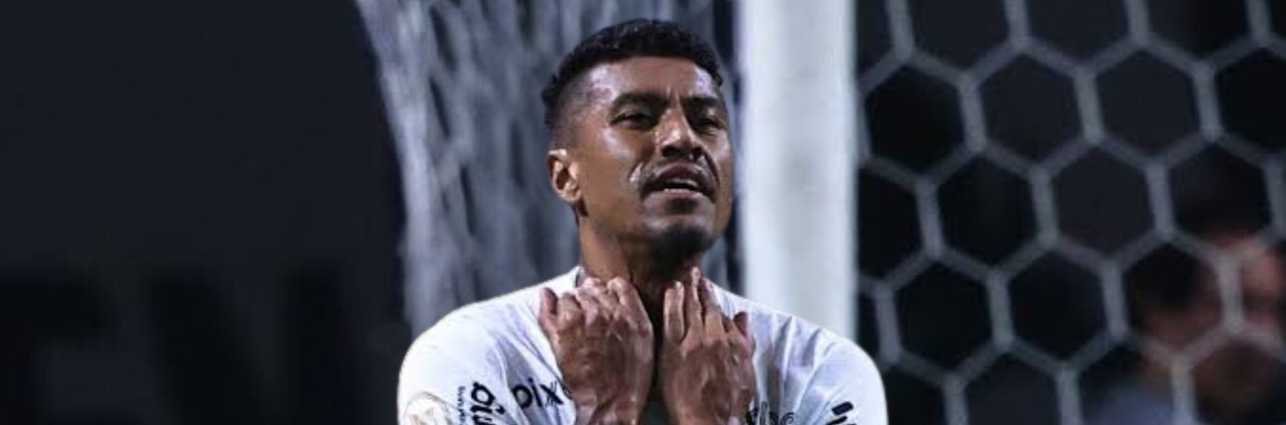 imagem da materia: Corinthians planeja renovação com Paulinho, cujo contrato se encerra em Junho