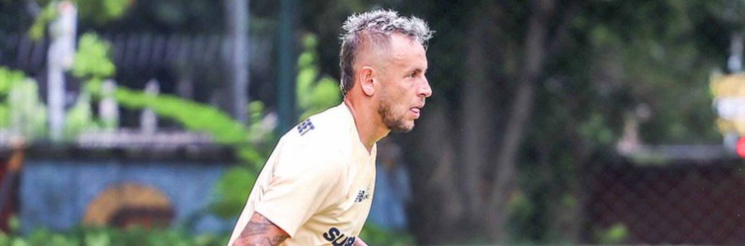 imagem da materia: Rafinha volta a treinar com bola e pode reforçar São Paulo