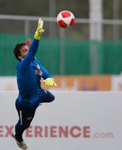 Elenco profissional realizou primeiro treino no novo CT