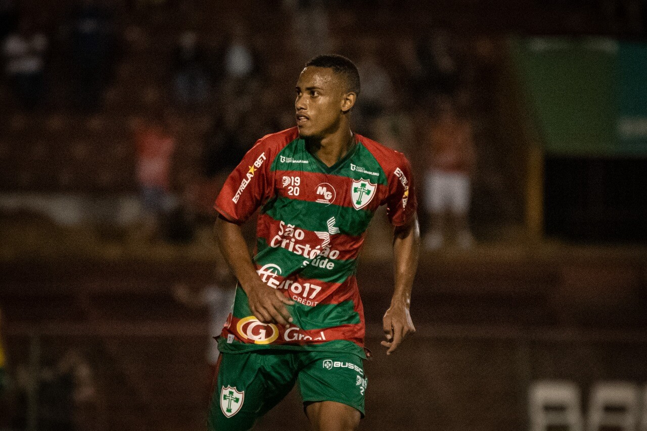 imagem da materia: Zagueiro da Portuguesa está na mira do Cruzeiro