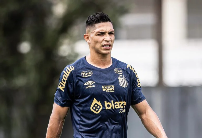 imagem da materia: Rodrigo Ferreira exalta camisa do Santos e promete ajudar o clube
