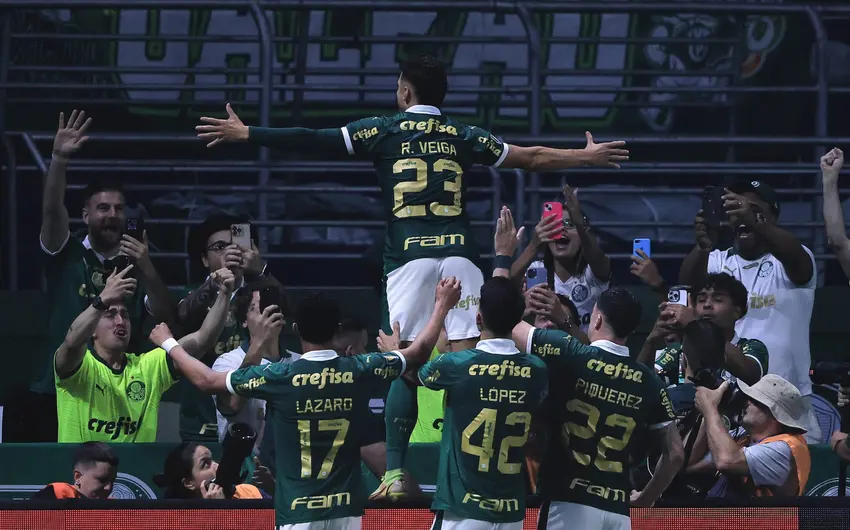 imagem da materia: Com estreias de Luis Guilherme e Estevão, Palmeiras vira o jogo pra cima do Liverpool (URU)
