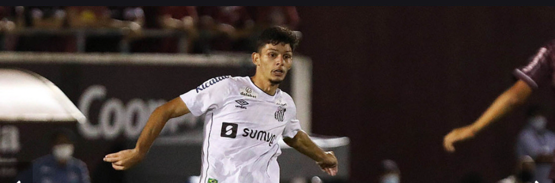 imagem da materia: Santos empresta zagueiro Jhonnathan para a Chapecoense