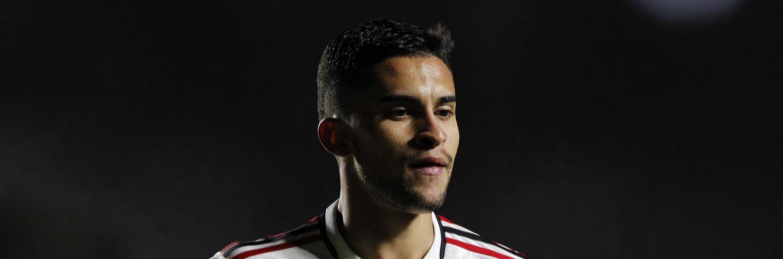 imagem da materia: Nestor volta ao banco de reservas do São Paulo nesta quarta-feira