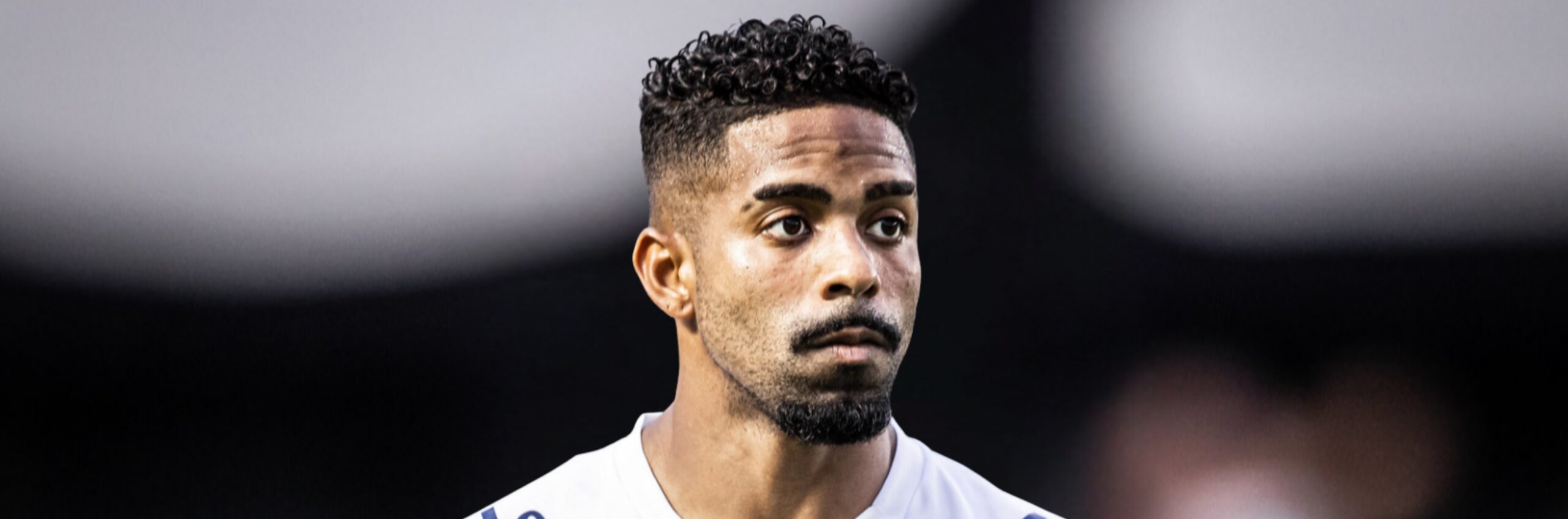 imagem da materia: Santos libera lateral-direito Hayner para acertar com o Vitória