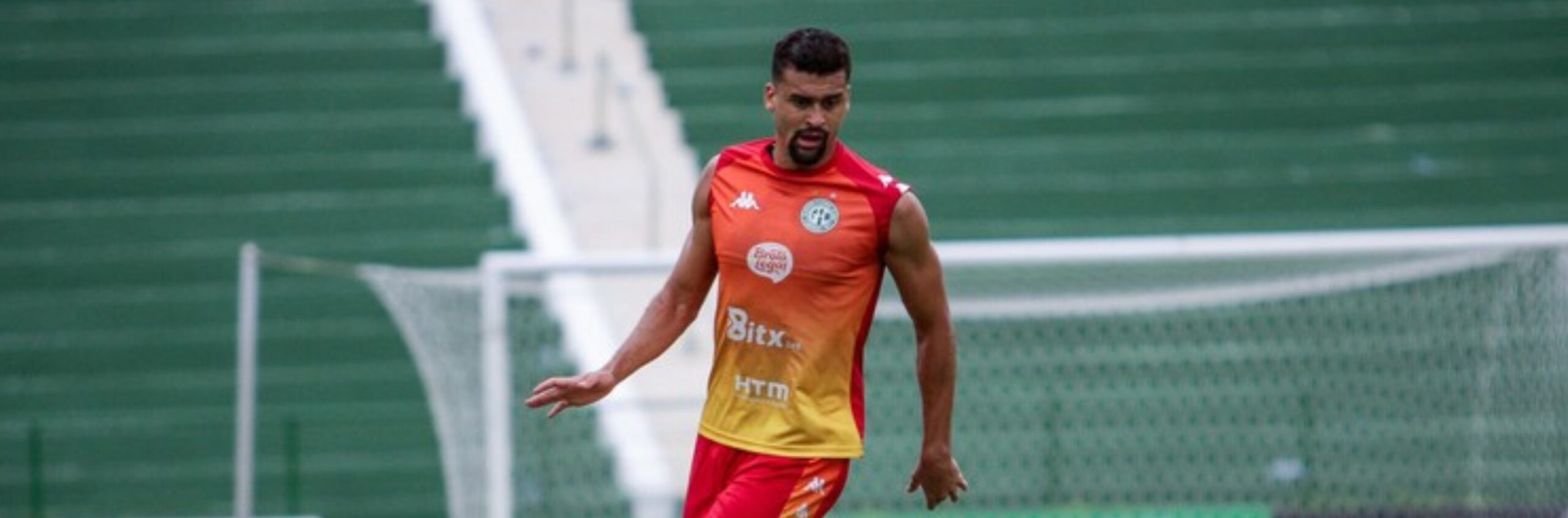 imagem da materia: Léo Santos vira dúvida para estreia do Guarani na Série B