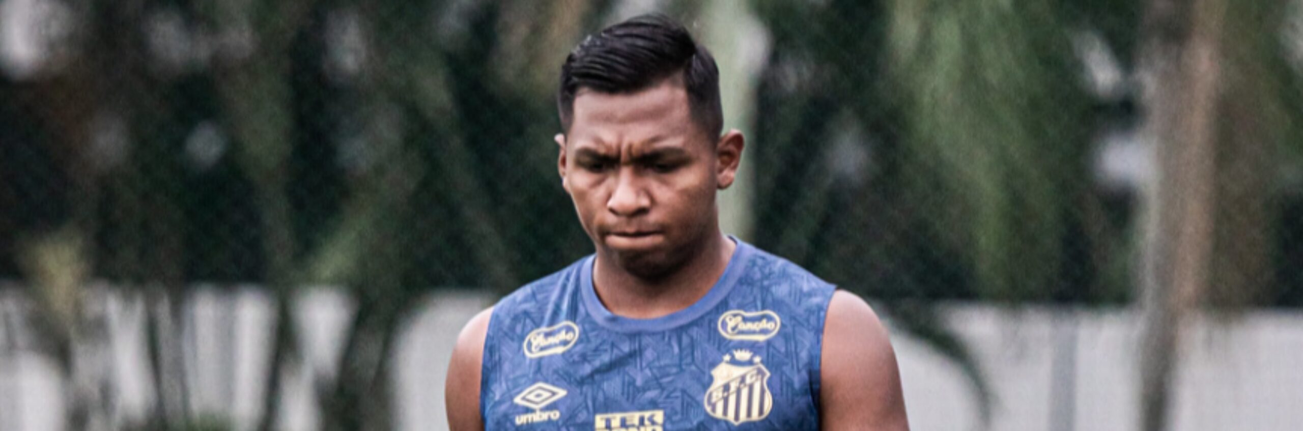 imagem da materia: Com futuro incerto, Morelos treina normalmente no Santos