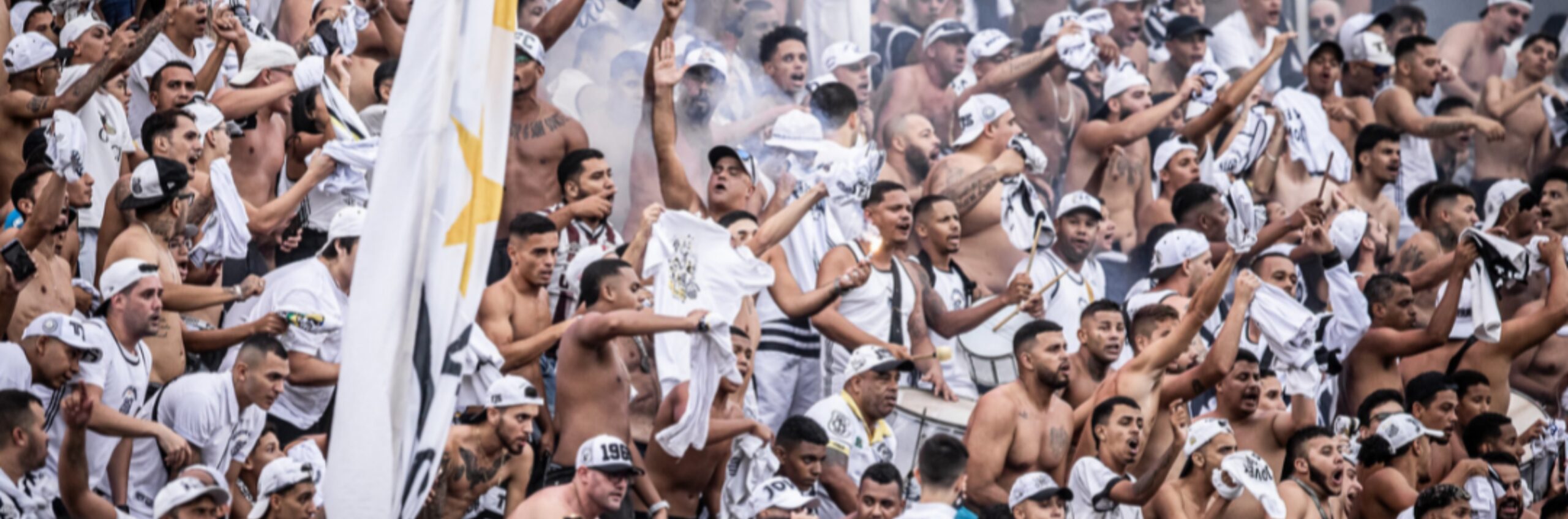 imagem da materia: Torcedores do Santos conversam com equipe antes da estreia