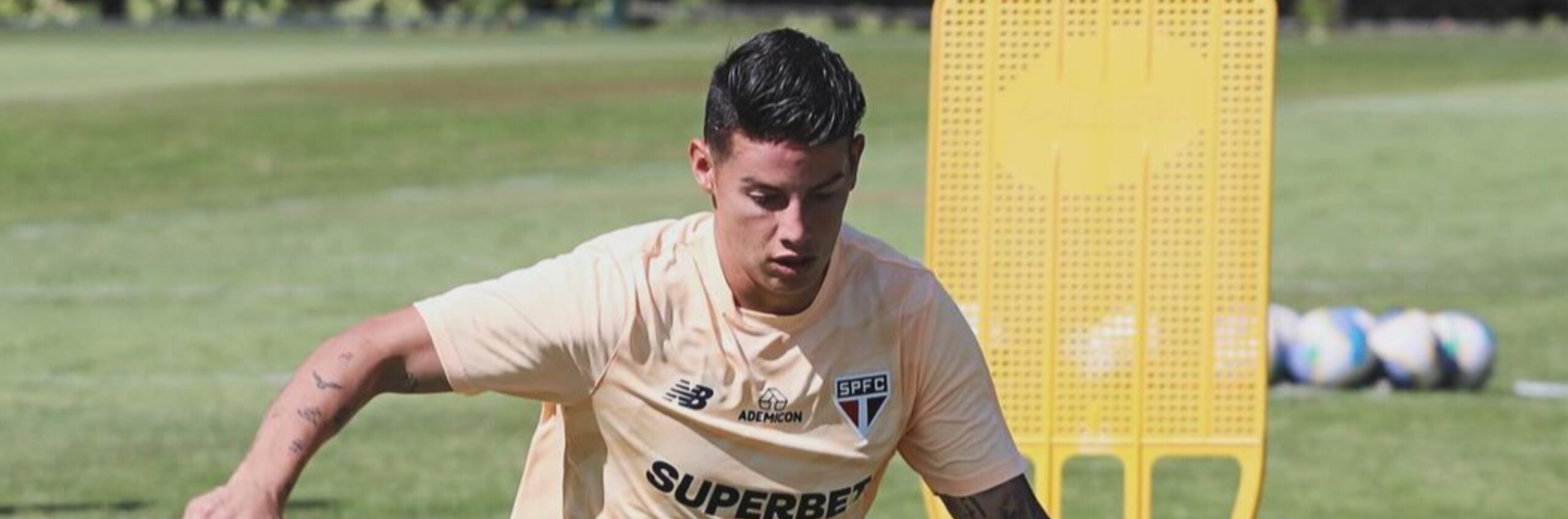 imagem da materia: James treina com o São Paulo para enfrentar o Palmeiras