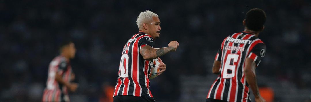 imagem da materia: Saindo bem do banco, Luciano é artilheiro do tricolor na temporada