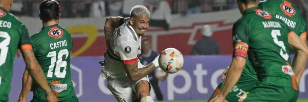 imagem da materia: São Paulo abusa de cruzamentos contra Cobresal