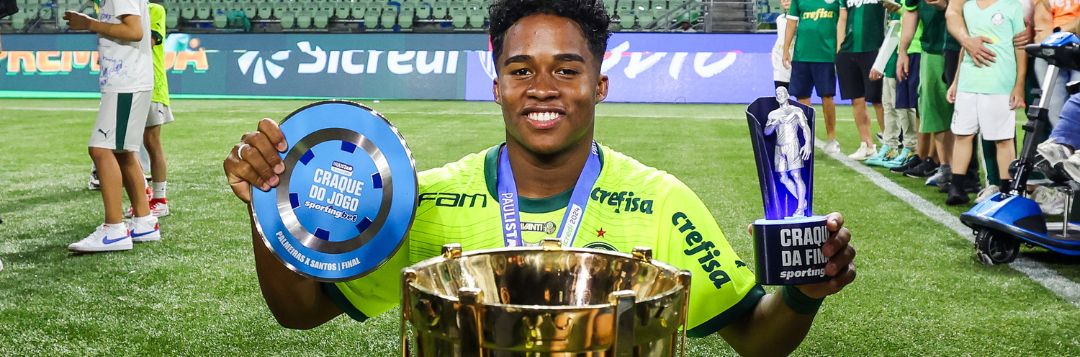 imagem da materia: A cada 110 dias, Endrick levanta uma taça pelo Palmeiras