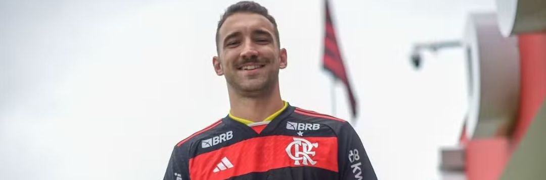 imagem da materia: Após um mês de sua saída, Léo Ortiz ainda não estreou pelo Flamengo