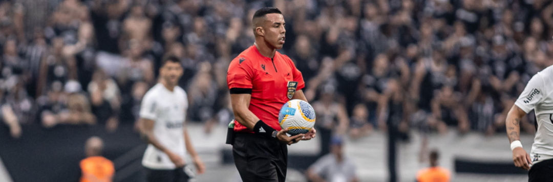 imagem da materia: Árbitro da estreia do Corinthians no Brasileirão é afastado pela CBF