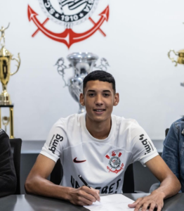 Luiz Eduardo assina com o Timão