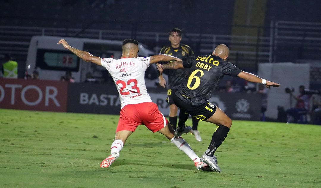 imagem da materia: Bragantino vence, mas não convence, em estreia na Sul-Americana
