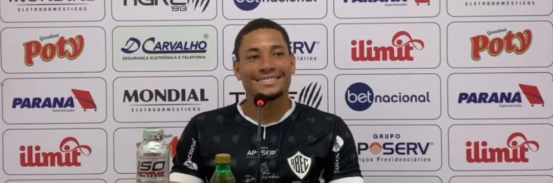 imagem da materia: Raphael mantem sorte em estreias e projeta jogo da volta.