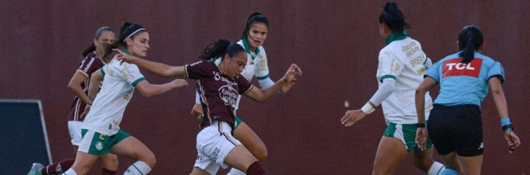 imagem da materia: Ferroviária vence de virada e assume vice-liderança.