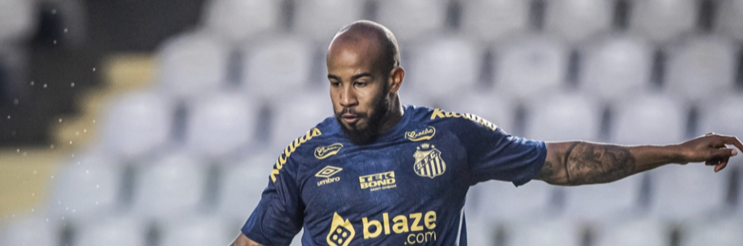 imagem da materia: Patrick é relacionado e pode estrear pelo Santos