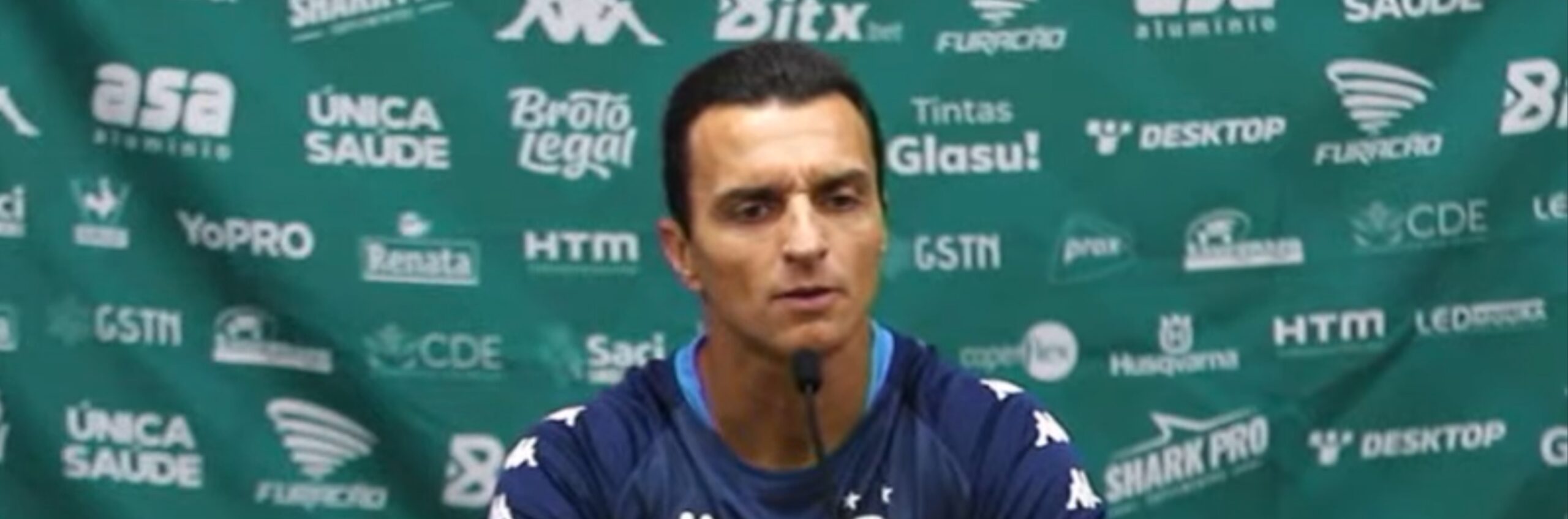 imagem da materia: Em coletiva, Júnior Rocha promete melhora do Guarani