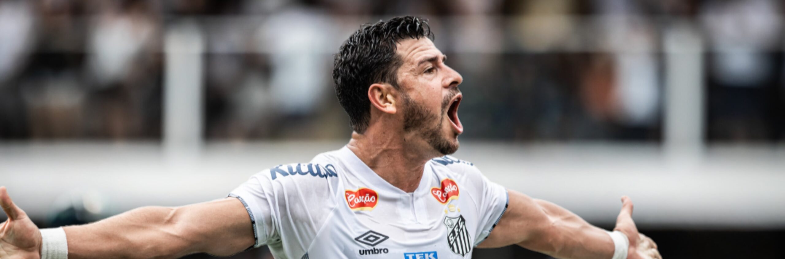 imagem da materia: Giuliano passa Guilherme e vira artilheiro do Santos