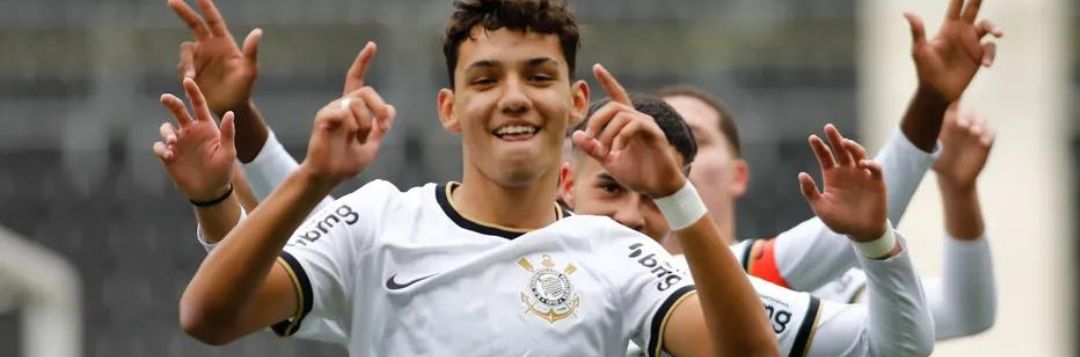 imagem da materia: Trio sub-20 do Corinthians some após punições por mau comportamento