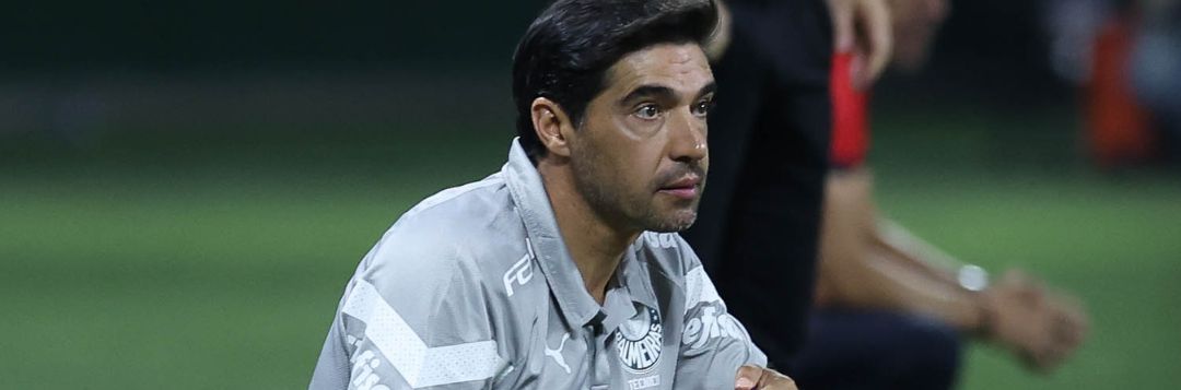 imagem da materia: Abel reclama de VAR em gol anulado do Palmeiras
