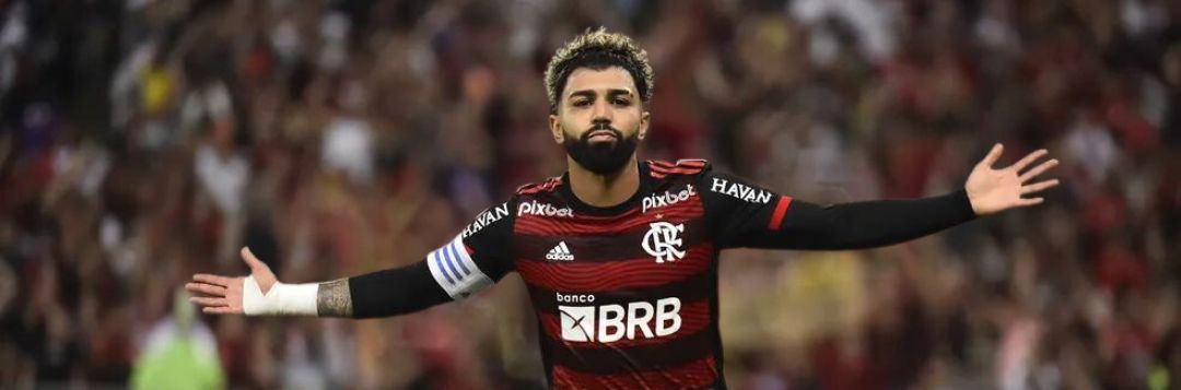 imagem da materia: Gabigol é flagrado vestindo camisa do Corinthians
